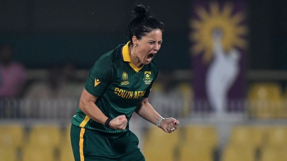 Marizanne Kapp struck twice in the first over of the chase, England vs South Africa, Women's World Cup semi-final, Guwahati, October 29, 2025