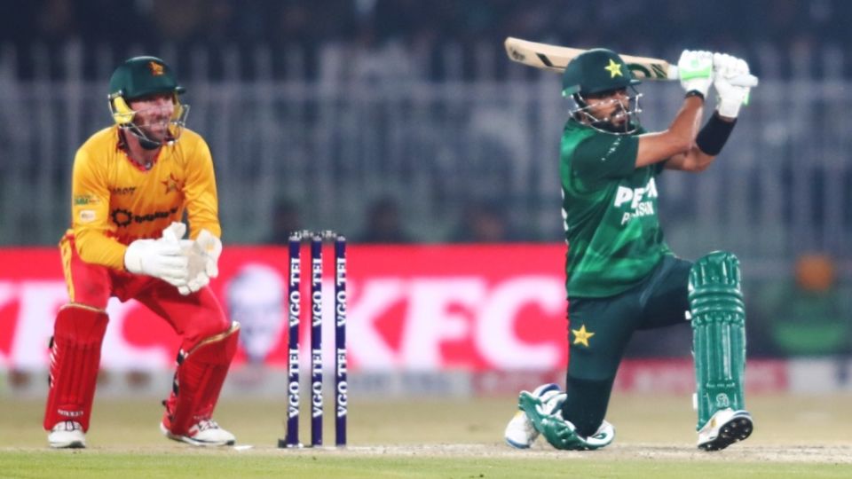 Babar Azam slogs one away, Pakistan vs Zimbabwe, T20I tri-series, Rawalpindi, November 23, 2025