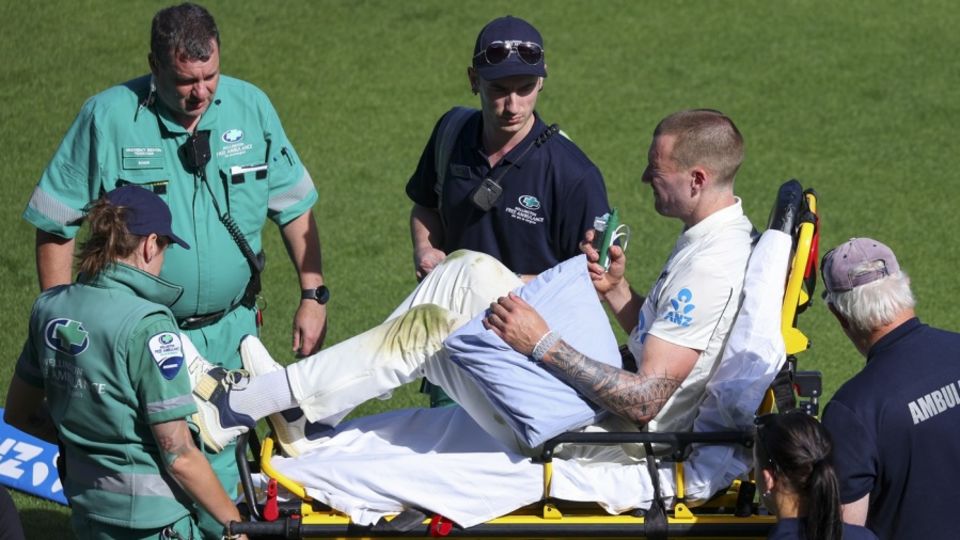 Blair Tickner had to be stretchered off after he hurt his shoulder, New Zealand vs West Indies, 2nd Test, Wellington, 1st day, December 10, 2025