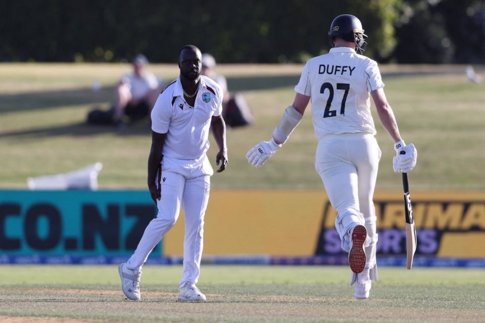 Kemar Roach clutches his hamstring, New Zealand vs West Indies, 3rd Test, Mount Maunganui, 1st day, December 18, 2025