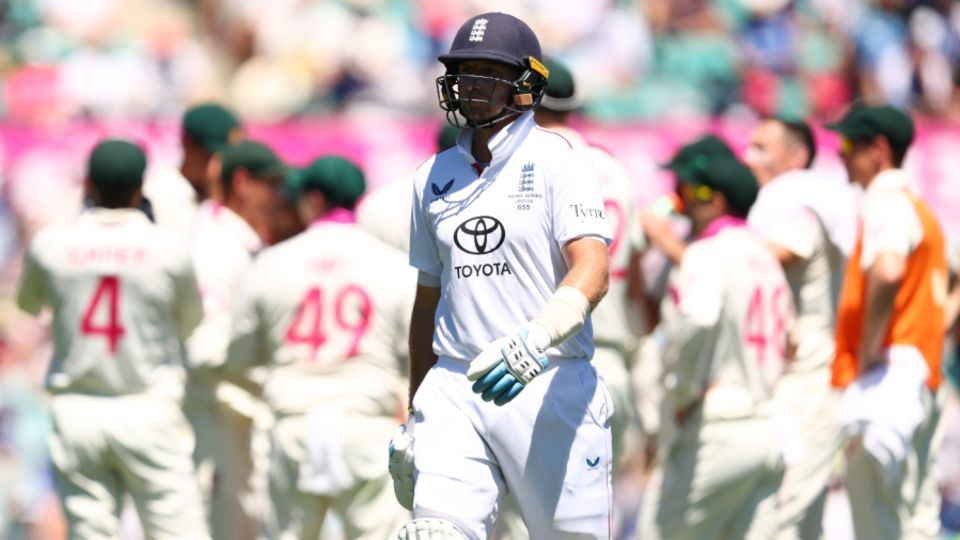 Joe Root troops off for the last time in the series, after falling lbw for 6, Australia vs England, 5th Test, Sydney, January 7, 2025