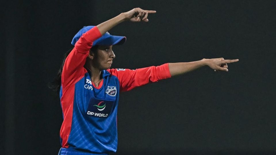 Jemimah Rodrigues adjusts the field, Mumbai Indians vs Delhi Capitals, WPL 2026, Mumbai, January 10, 2026