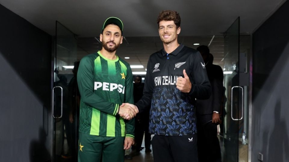 Salman Agha and Mitchell Santner shake hands after the opening Super Eight fixture was washed out, Pakistan vs New Zealand, T20 World Cup 2026, Super Eight, Colombo, February 21, 2026