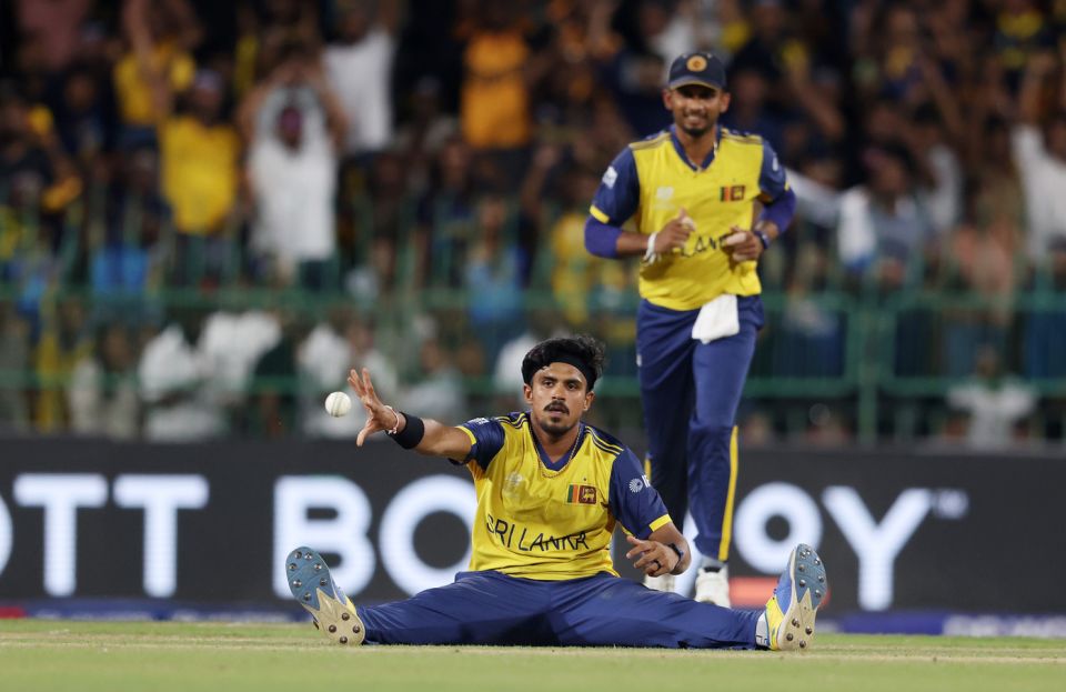 Maheesh Theekshana took a sharp return catch, Sri Lanka vs New Zealand, Men's T20 World Cup 2026, Colombo, February 25, 2026