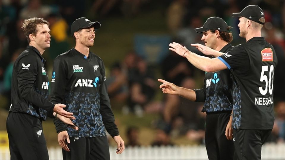 Lockie Ferguson and Mitchell Santner celebrate a wicket, New Zealand vs South Africa, 2nd T20I, Hamilton, March 17, 2023