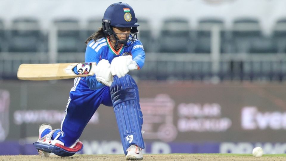 Harmanpreet Kaur gets down to sweep, South Africa vs India, 3rd women's T20I, Johannesburg, April 22, 2025