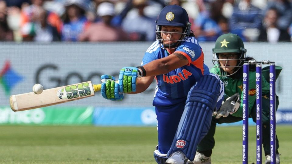 Richa Ghosh stretches out for a sweep, India vs Pakistan, Women's T20 World Cup 2026, Birmingham, June 14, 2026