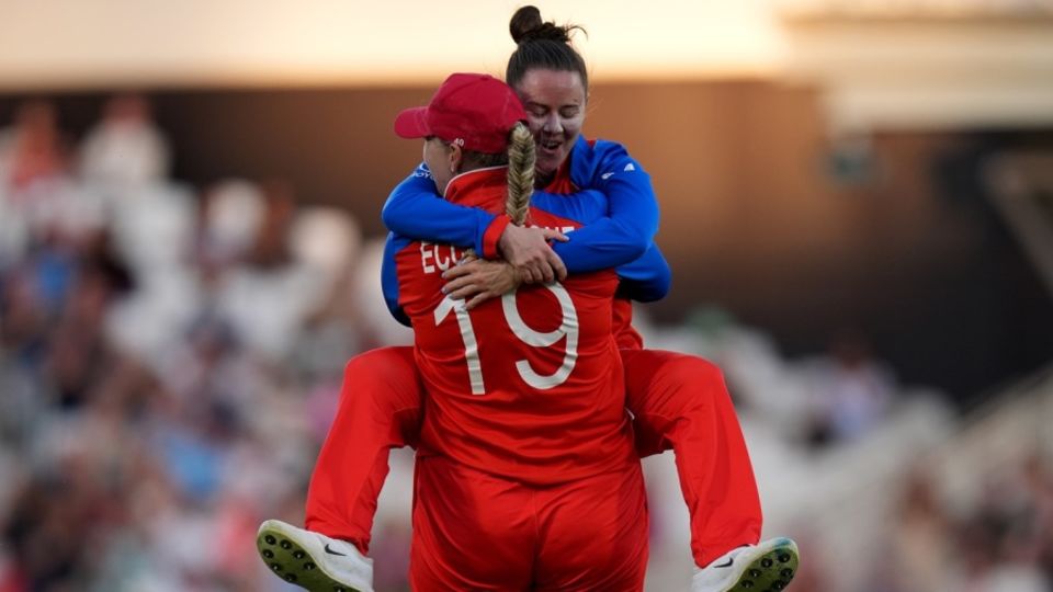 Linsey Smith and Sophie Ecclestone combined for Laura Wolvaardt's wicket, England vs South Africa, T20 World Cup 2026, The Oval, July 2, 2026