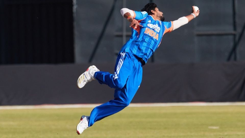 Yash Thakur takes a one-handed return catch, Zimbabwe vs India, 3rd T20I, Harare, July 26, 2026