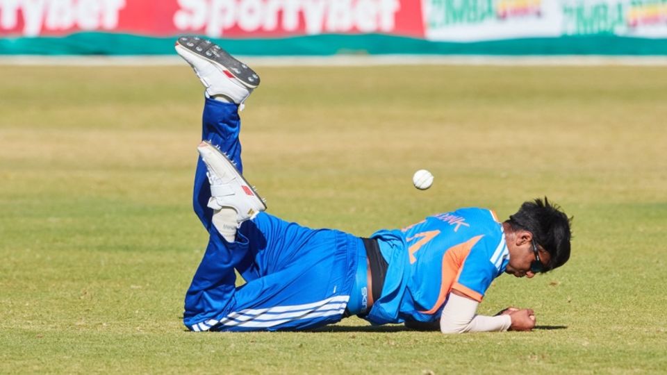 Mayank Yadav drops a catch, Zimbabwe vs India, 3rd T20I, Harare, July 26, 2026
