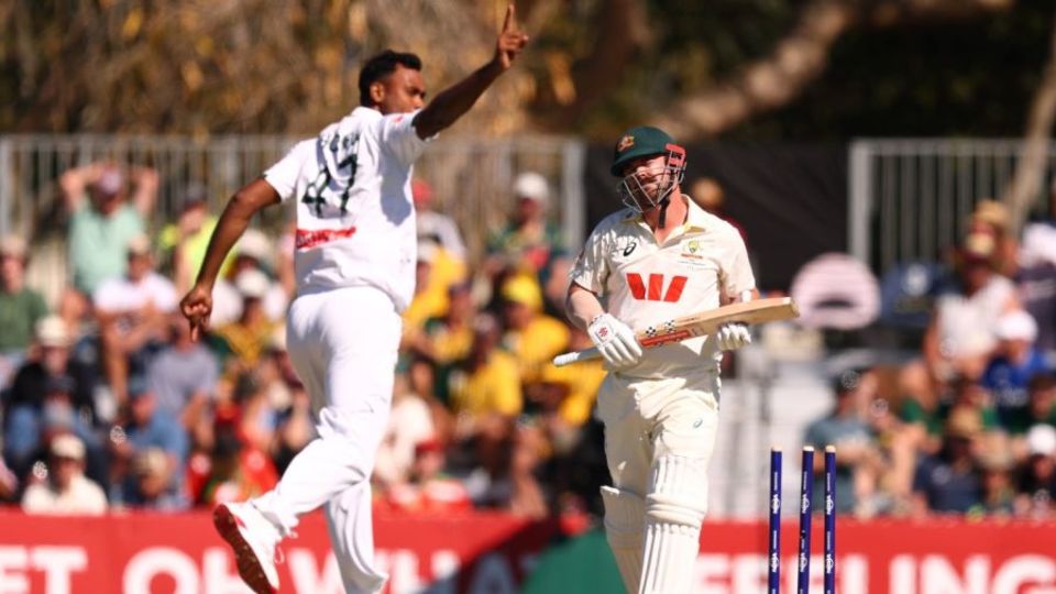 Travis Head chops on to Shoriful Islam, Australia vs Bangladesh, 2nd Test, Mackay, 1st day, August 22, 2026