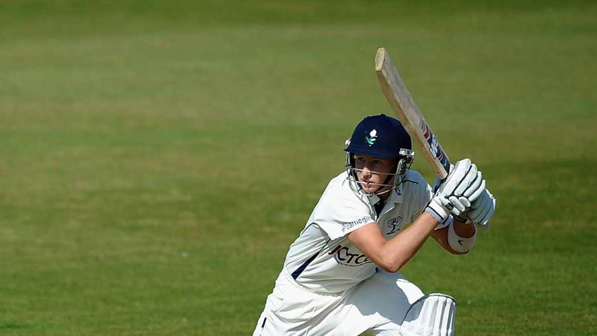 Root ton helps England seal series