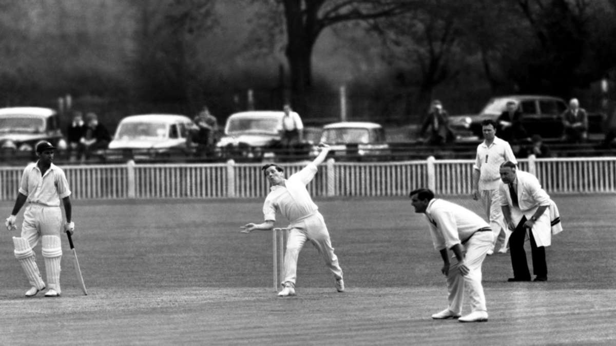 Norman Gifford, former England and Worcestershire spinner, dies aged 85