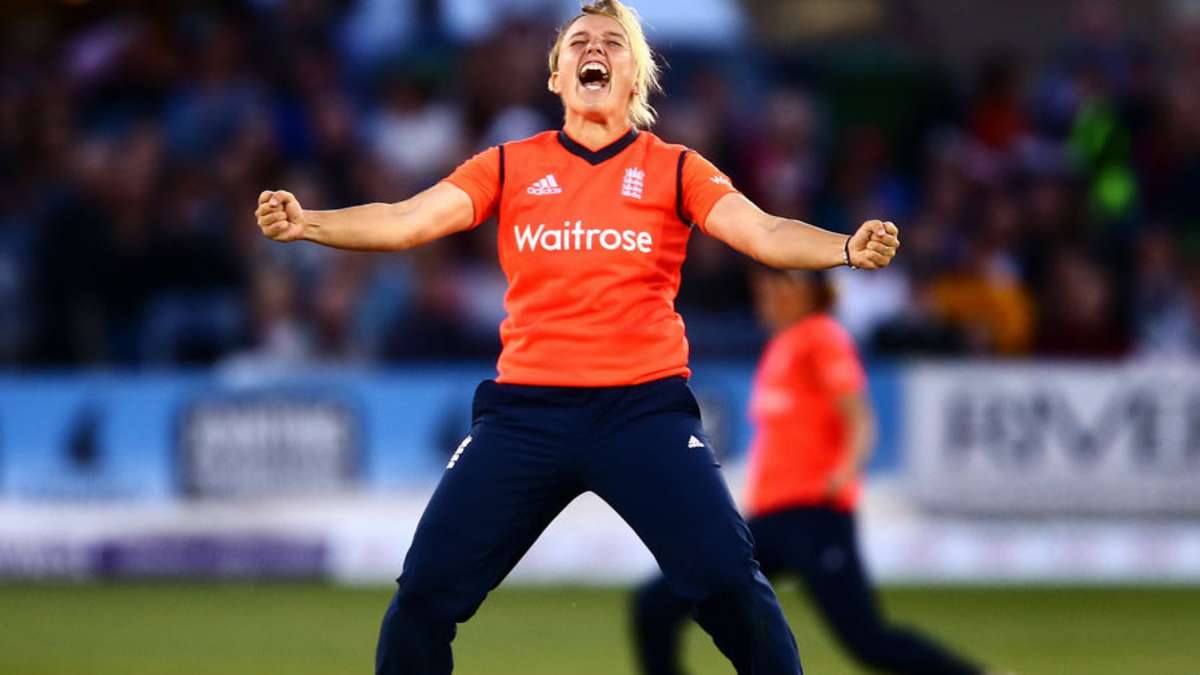 England complete 4-0 sweep after SL crumble for 78