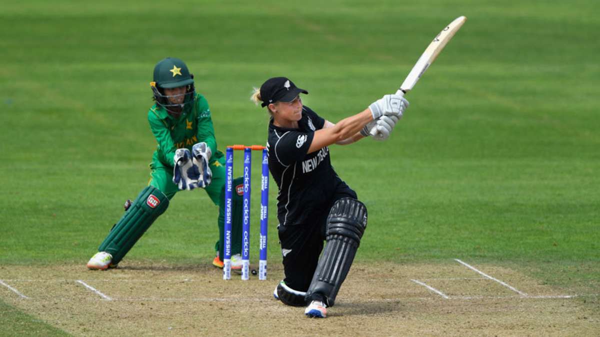 Pakistan lose 5 for 15 in thrilling eight-run loss