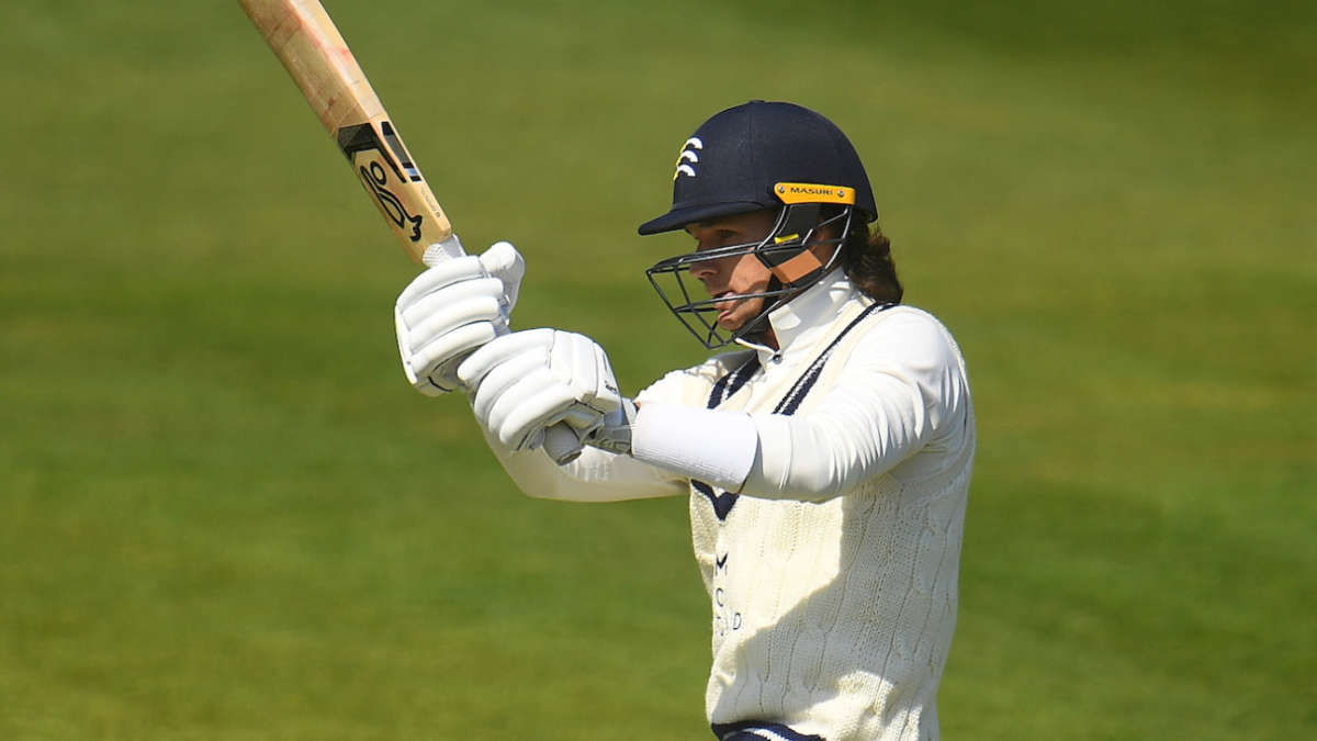 Handscomb hundred haunts hosts at HQ as Leicestershire recover
