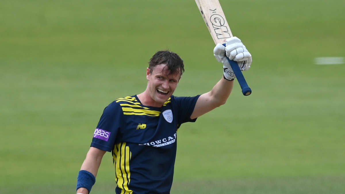 Nick Gubbins century condemns defending champions Glamorgan to opening defeat 