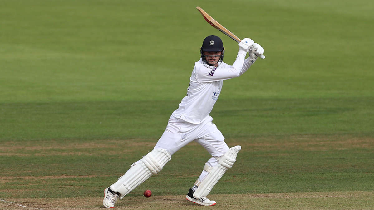 Hampshire batter Aneurin Donald joins Derbyshire