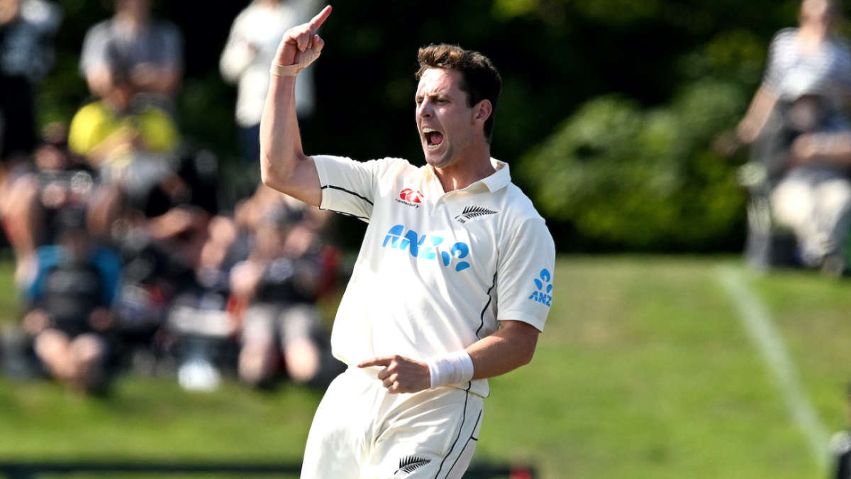 Live - Hope, Chanderpaul steady after early wickets