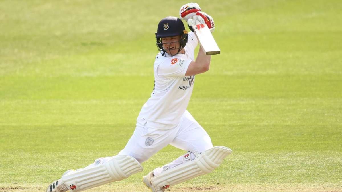 Ben Brown and Felix Organ give Hampshire record win against Surrey 