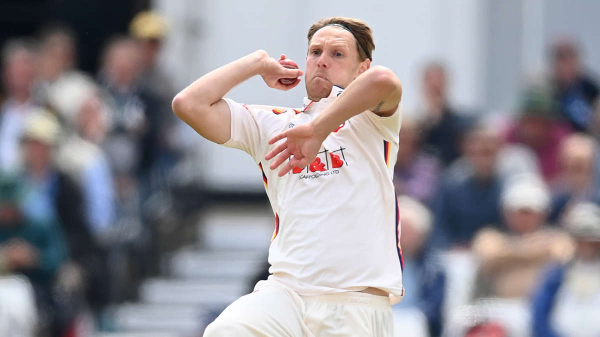 Porter, Snater share six as Essex continue rampant start to season