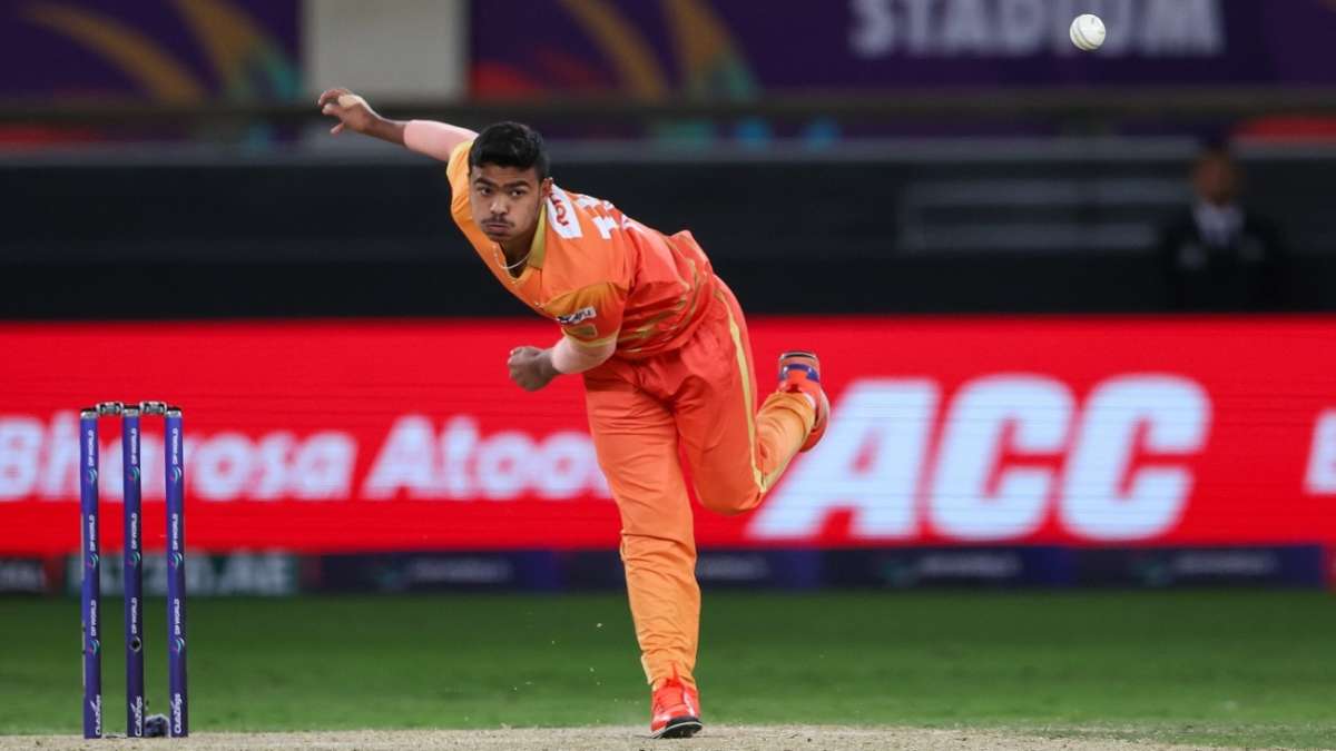 Live - Aayan takes three to dent Warriorz