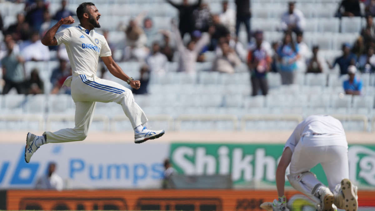 Live - Fiery Akash and spinners make it India's morning