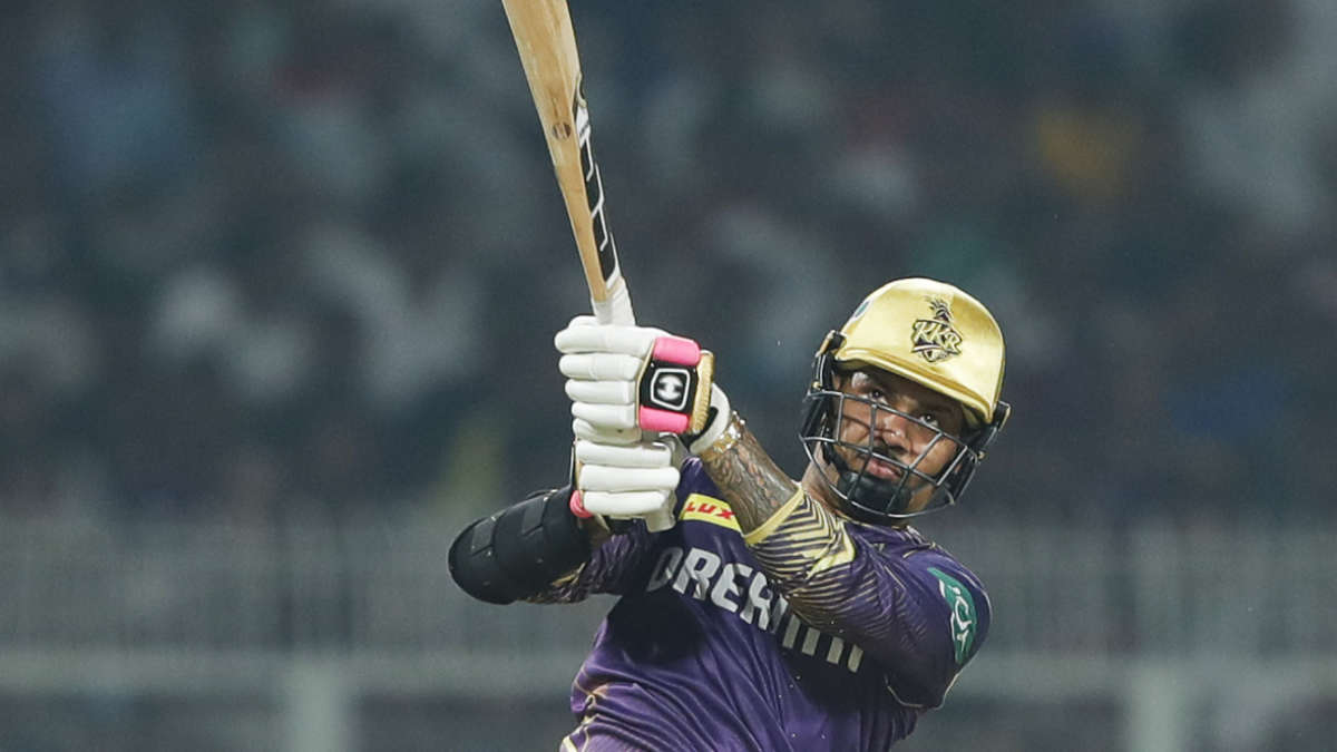 Live - Red-hot Narine puts KKR in sight of big total