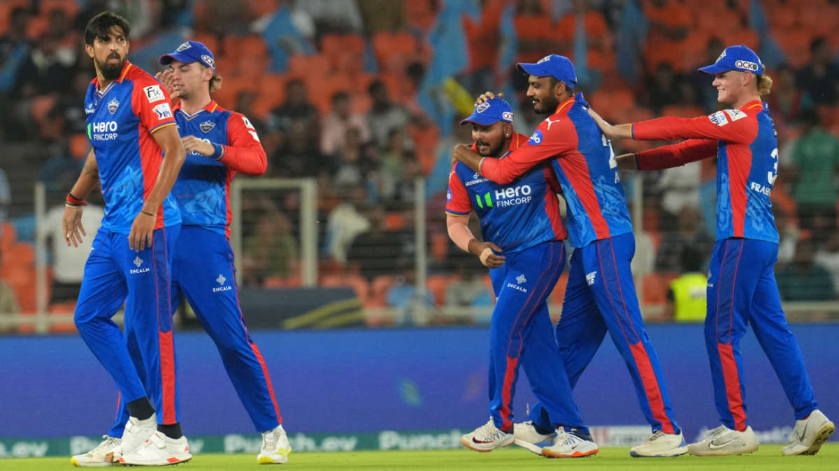 Live - Ishant, Mukesh carve up Titans' top order