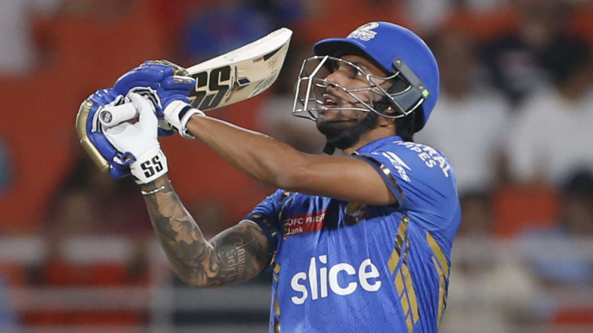Live - MI pick up pace after middle-overs slowdown