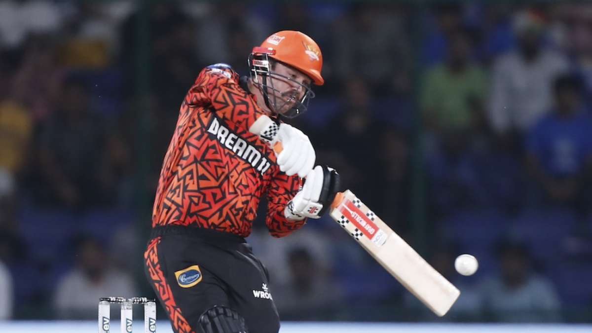 Live - Head muscles SRH past fifty within three overs