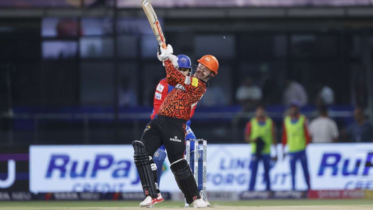Live - Head rushes to 16-ball fifty as SRH aim to break more records