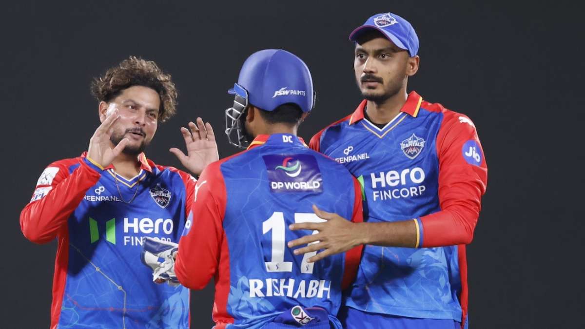 Live - Spinners strike after SRH smash powerplay records