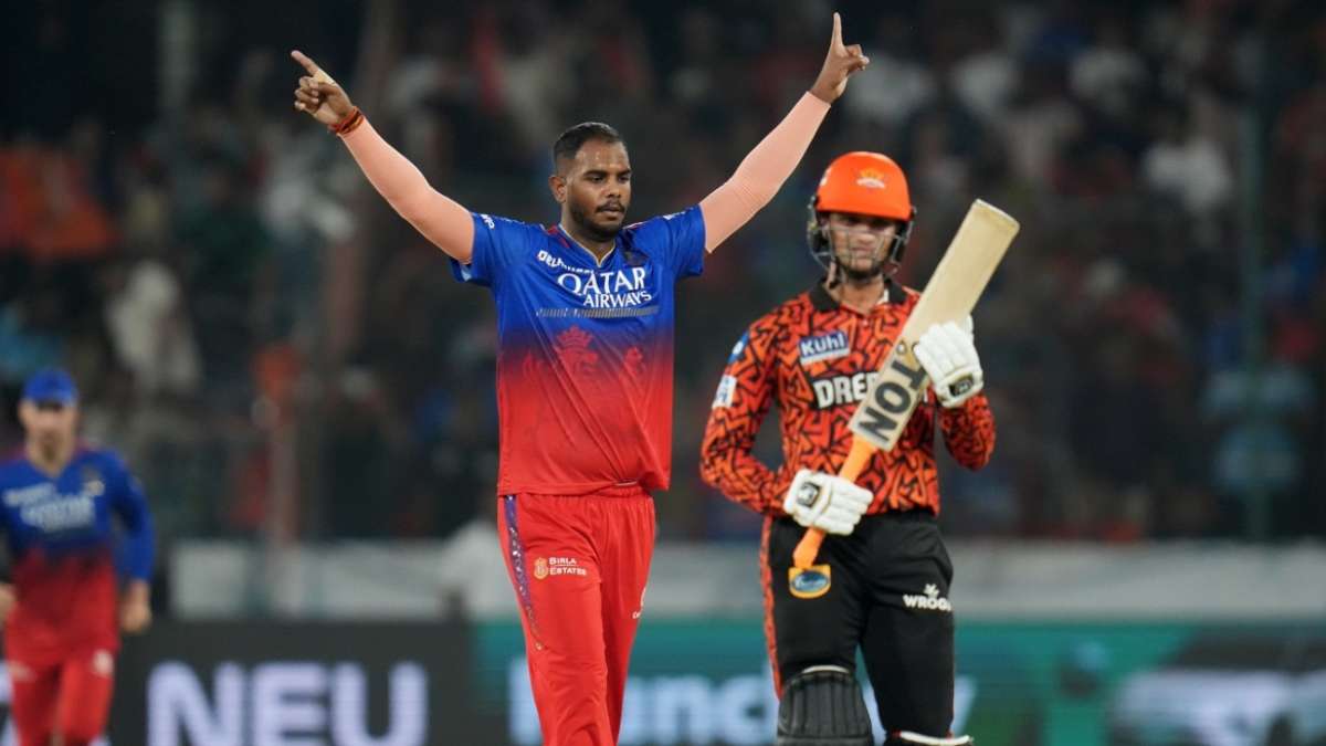 Live - RCB throw all the early punches in defence of 206