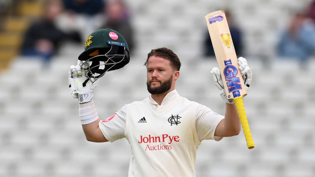 Duckett nears double-ton in holding Notts' batting together
