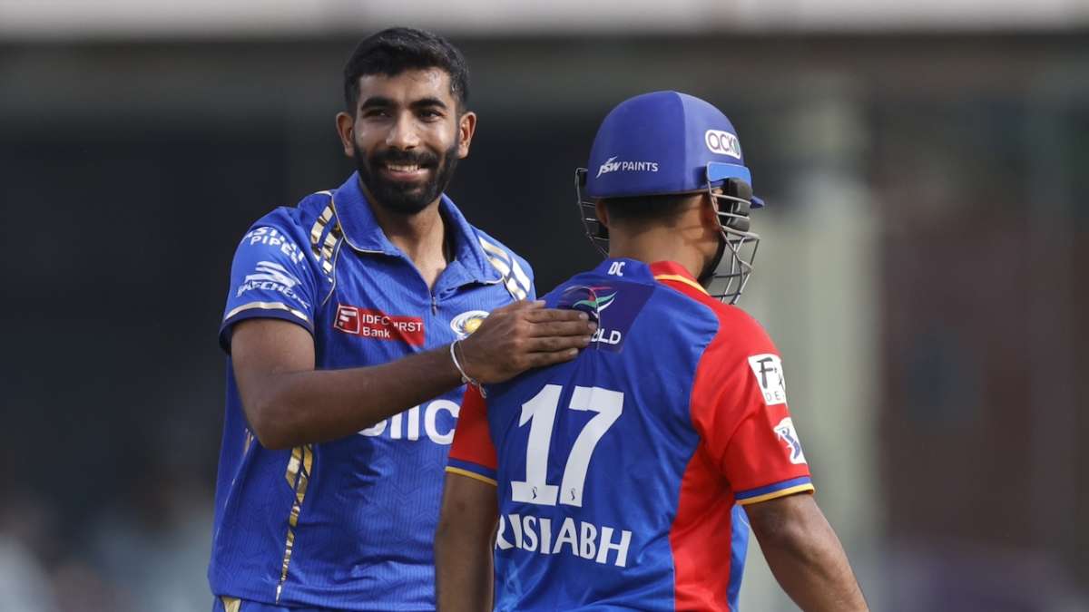 Live - Bumrah slows DC down with six-run 19th over