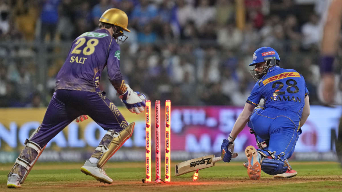 Live - Quick wickets keep KKR in the game