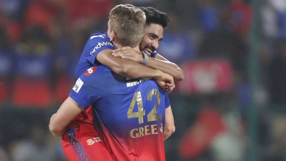 Live - RCB take early control with unbelievable powerplay
