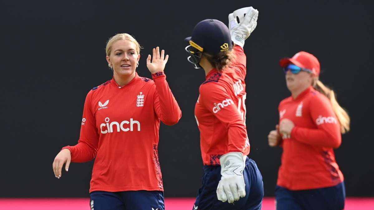England survive top-order implosion as Sarah Glenn derails Pakistan's victory hopes