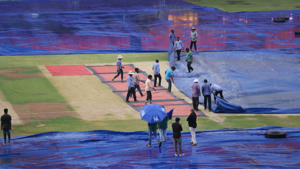 LIVE - Rain delays the toss in Hyderabad