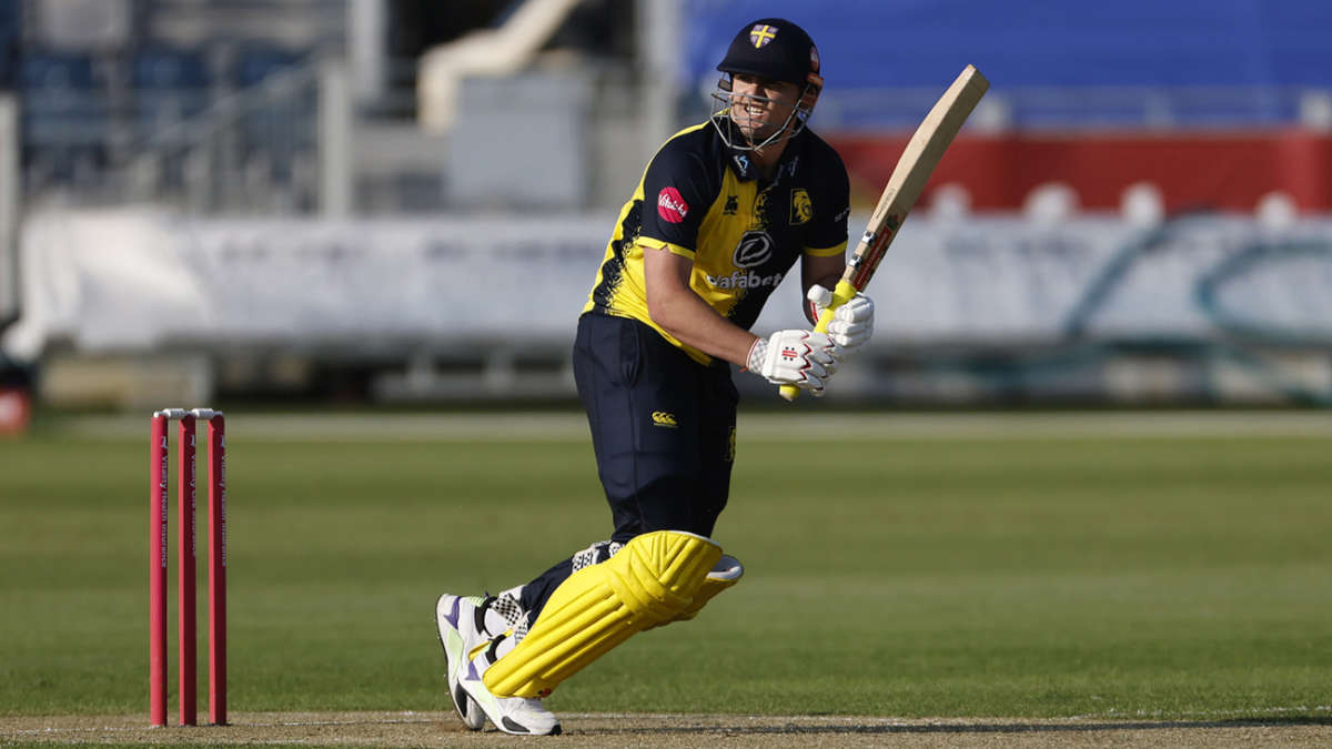 Lees leads the way as Durham get back on track