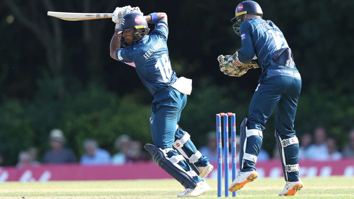Fernandes conjures famous win as Middlesex prevail by one wicket