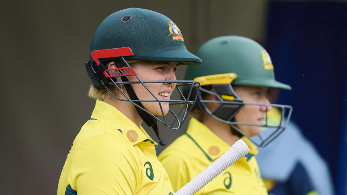 Rain cuts into Healy's prep as Filer slips and slides