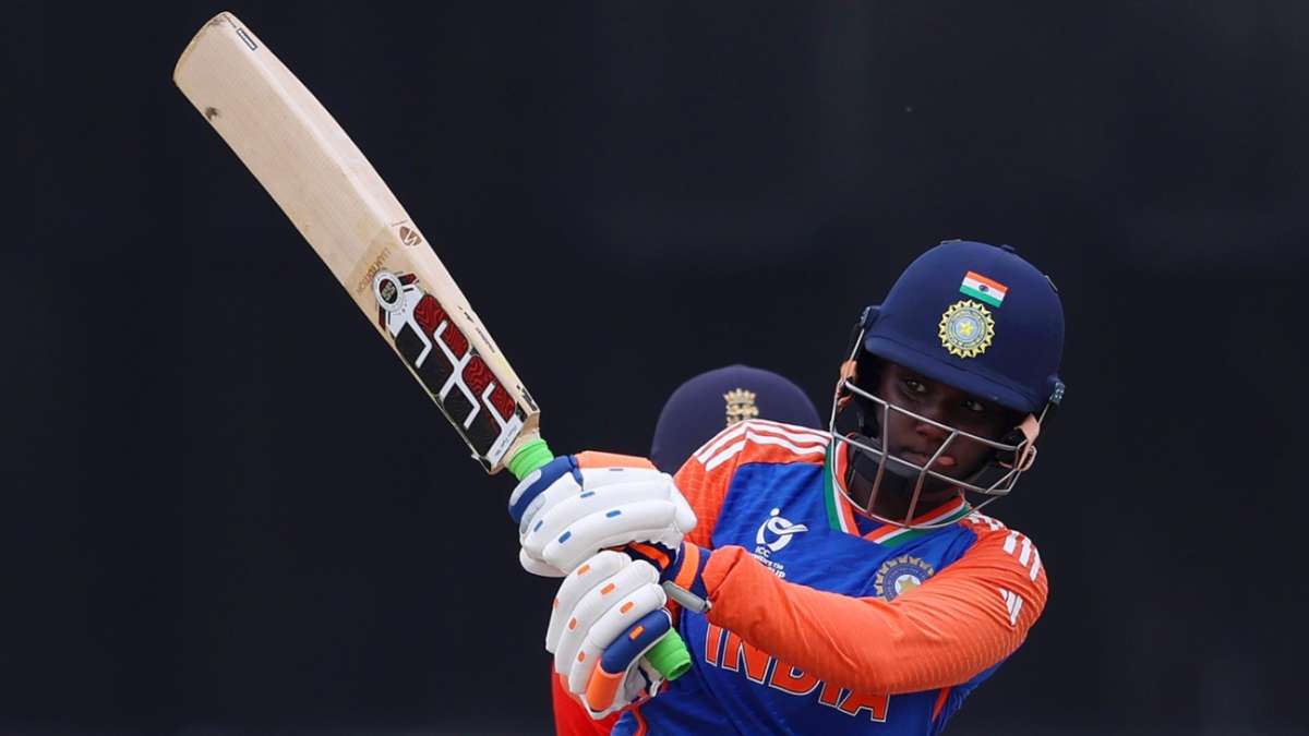 Sisodia and Kamalini lead the way as defending champs India cruise into final