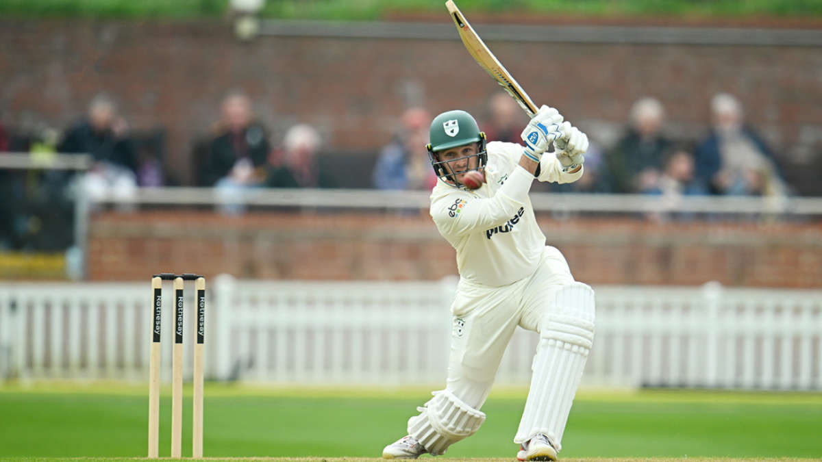 Roderick 95* leads Worcestershire's solid start