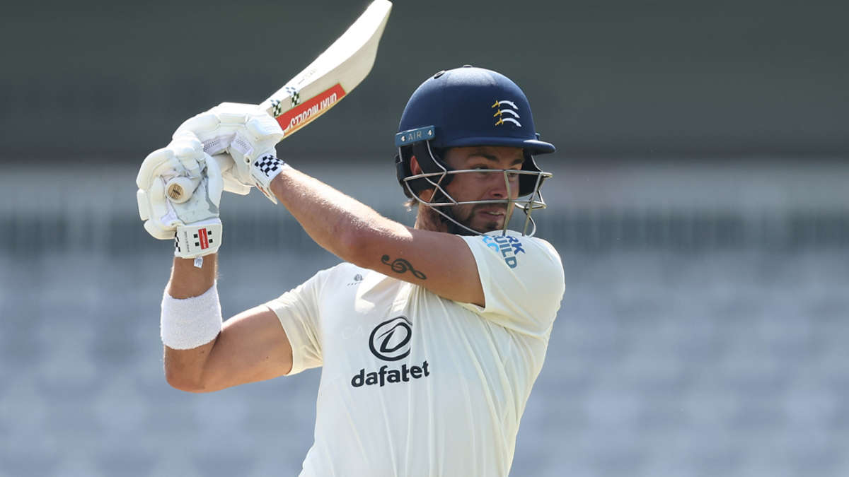 Max Holden leads Middlesex resistance to keep Derbyshire at bay 