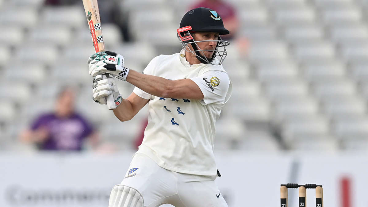 John Simpson battles to take Sussex into the lead 