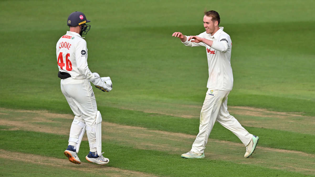 Ben Kellaway turns game Glamorgan's way but Derbyshire cling on nine down