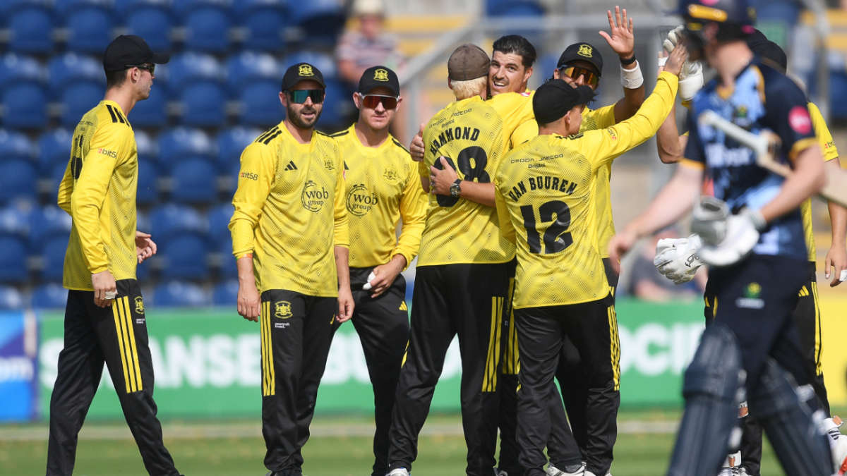 De Lange leads the charge as Gloucestershire power past Glamorgan 
