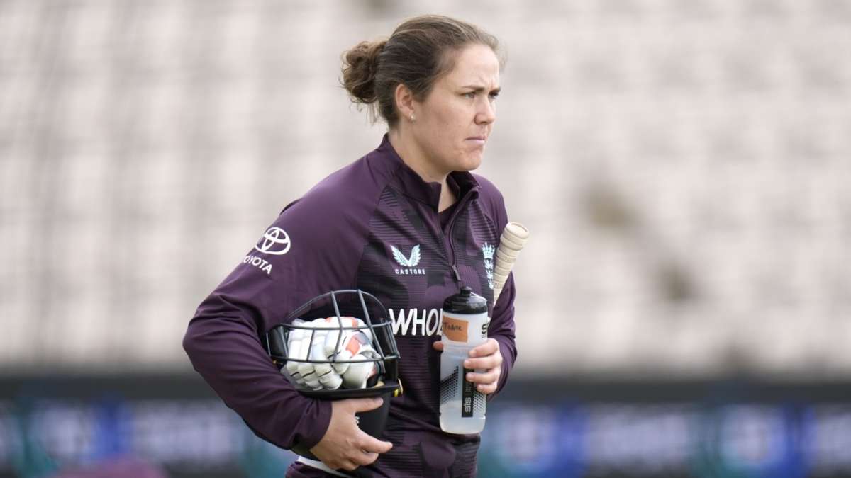 Live - England bat; India pick Goud in two-seam attack
